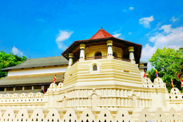 3-Night 4-Day Sri Lanka Tour — Temple of the Tooth Kandy