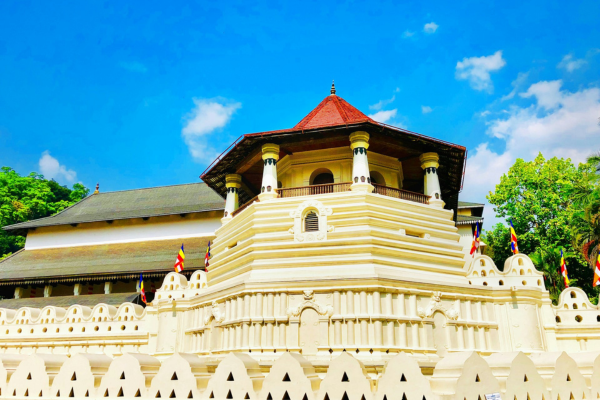 3-Night 4-Day Sri Lanka Tour — Temple of the Tooth Kandy
