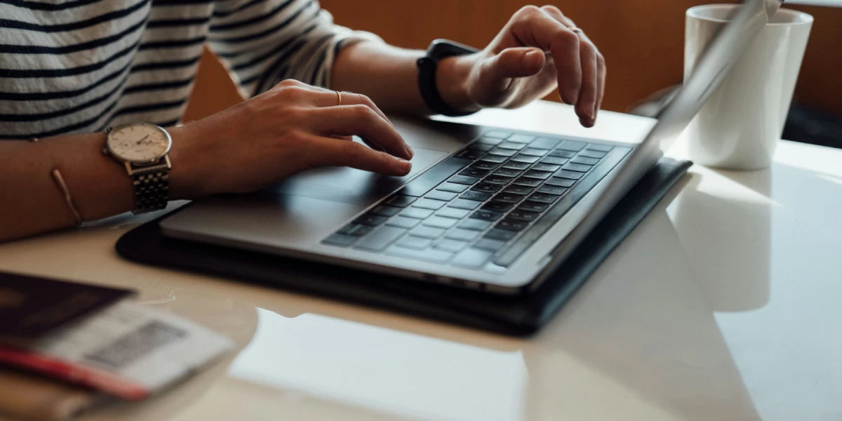 Person applying for Sri Lanka ETA online visa on laptop computer